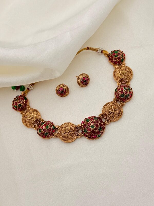 UNIQUE STATEMENT NECKLACE