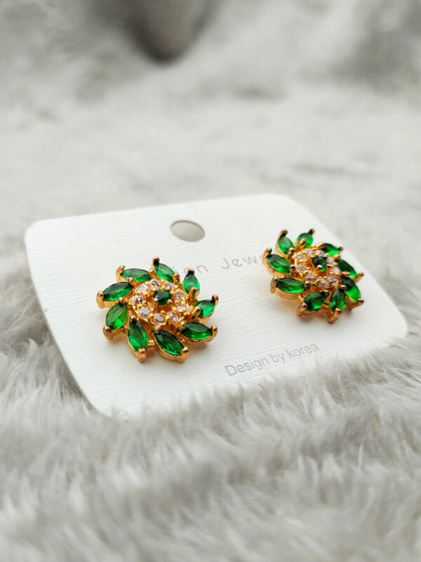 EMERALD PETAL BLOOM STUDS E-175