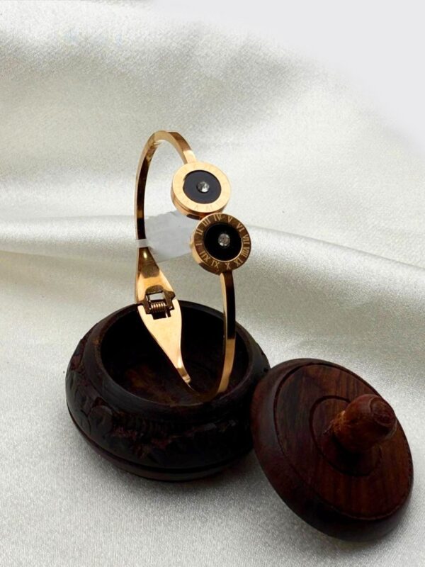 THE AETERNUM ROMAN BANGLE B-103