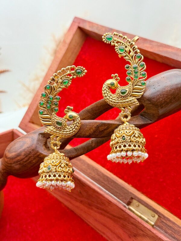 ANTIQUE PEACOCK GREEN STONE EARRINGS E-133