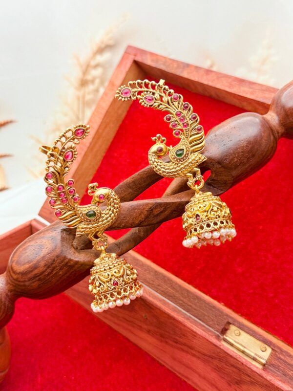 ANTIQUE PEACOCK MAGENTA STONE EARRINGS E-134