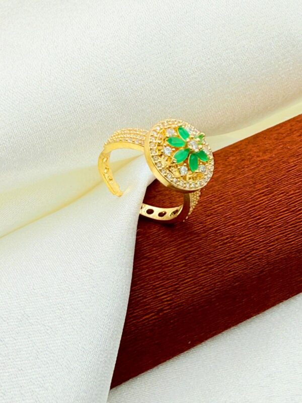EMERALD BLOSSOM GOLD FINGER RING R-147