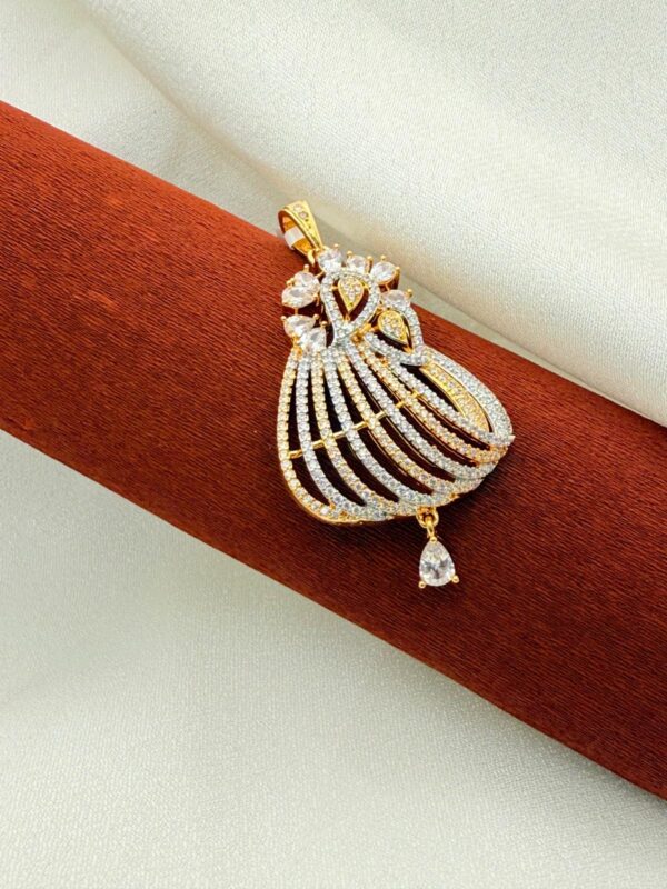 ANTIQUE SPARKLING TWO-TONE PENDANTS P-153