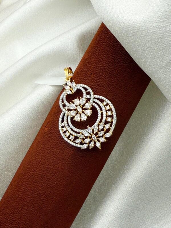 SPARKLING DUAL CIRCLE STATEMENT PENDANT P-154