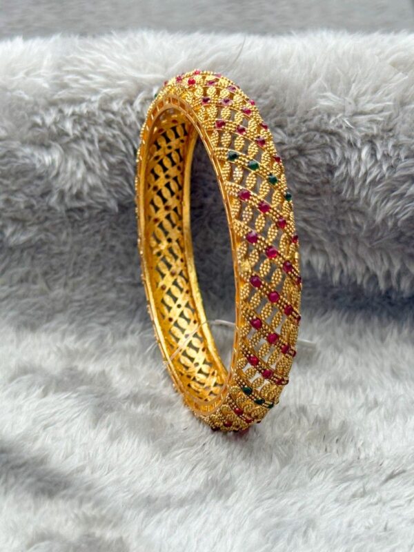 MAHARANI’S EMERALD-RUBY GOLD TONE BANGLE B-156