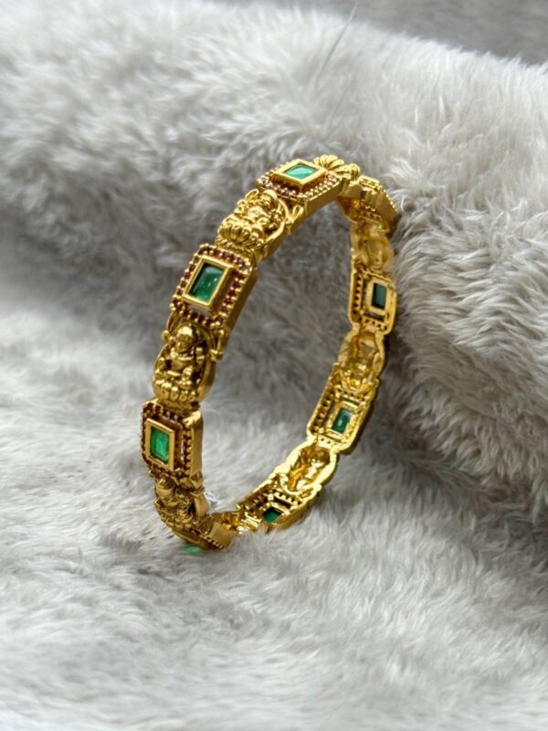 AISHWARYA LAXMI HERITAGE BANGLE GREEN STONE B-166