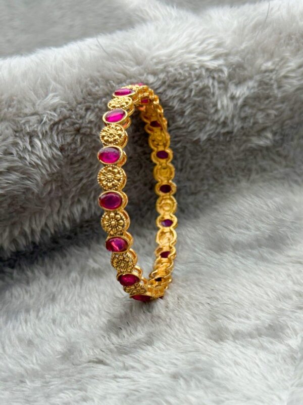 ANTIQUE ROSETTE MAGENTA-STONE BANGLE B-173