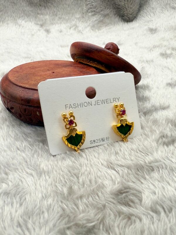 GOLD-TONE RED & GREEN EMERALD STUDS E-176