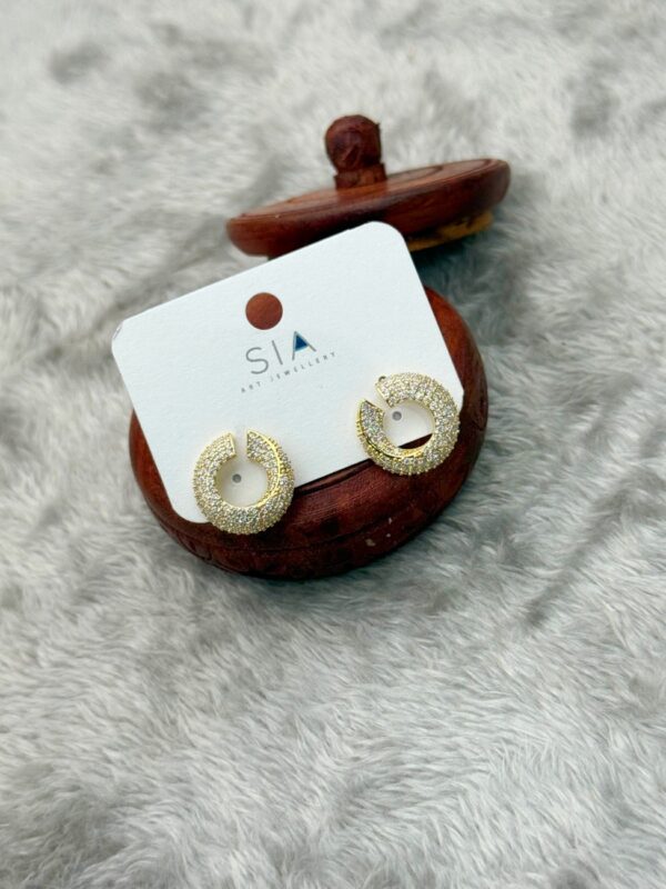 GOLD-TONE EMERALD & WHITE CRYSTAL STUDS E-177