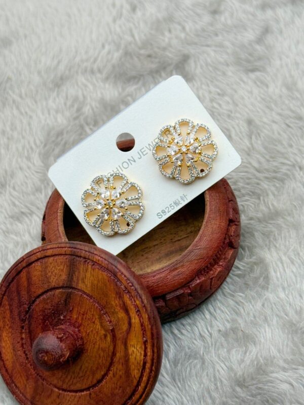 DAINTY CRYSTAL BLOSSOM STUDS E-189