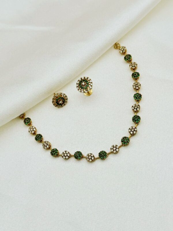 EMERALD BLOOM STUDDED NECKLACE SET