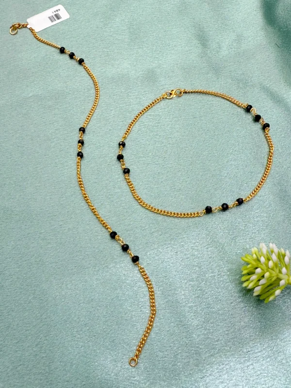BLACK BEADS & GOLD ANKLETS AN-277