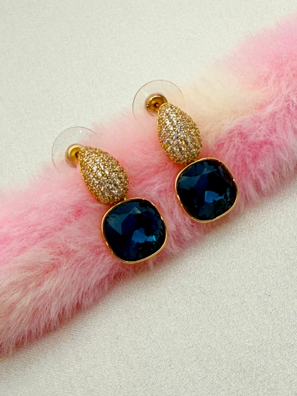 ROYAL BLUE TEARDROP STUDS ES-318