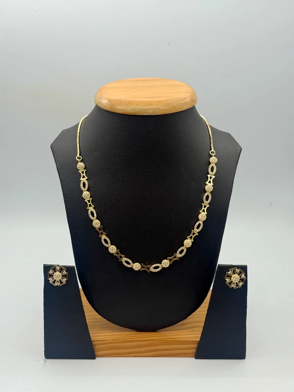 GOLD-TONE OVAL CRYSTAL AD NECKLACE SET N-394