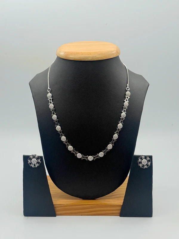 SILVER-TONE OVAL CRYSTAL AD NECKLACE SET N-395