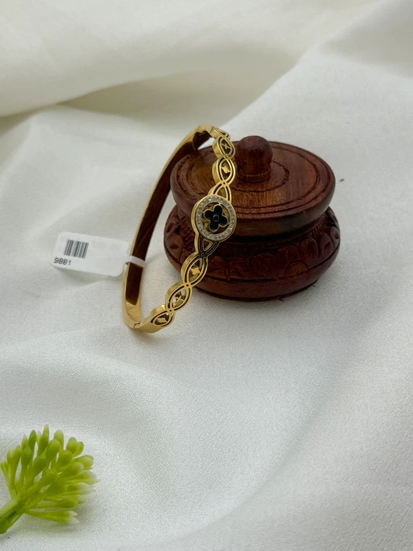SIMPLE AD STONE CUFF BANGLE CB-421