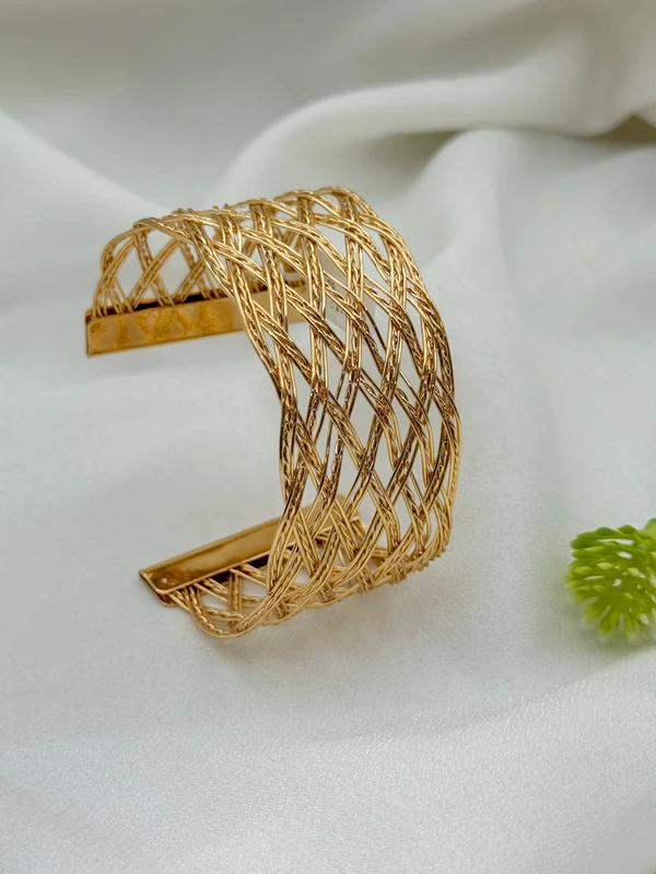 GOLD TONE WOVEN CUFF BANGLE CB-427