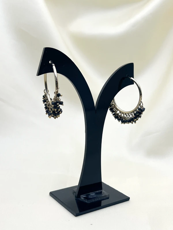 GOLD-TONE BLACK BEADED HOOP EARRINGS HE-481